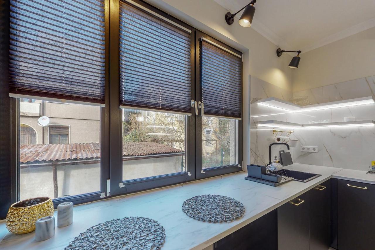 Golden Black Burgas Exterior photo