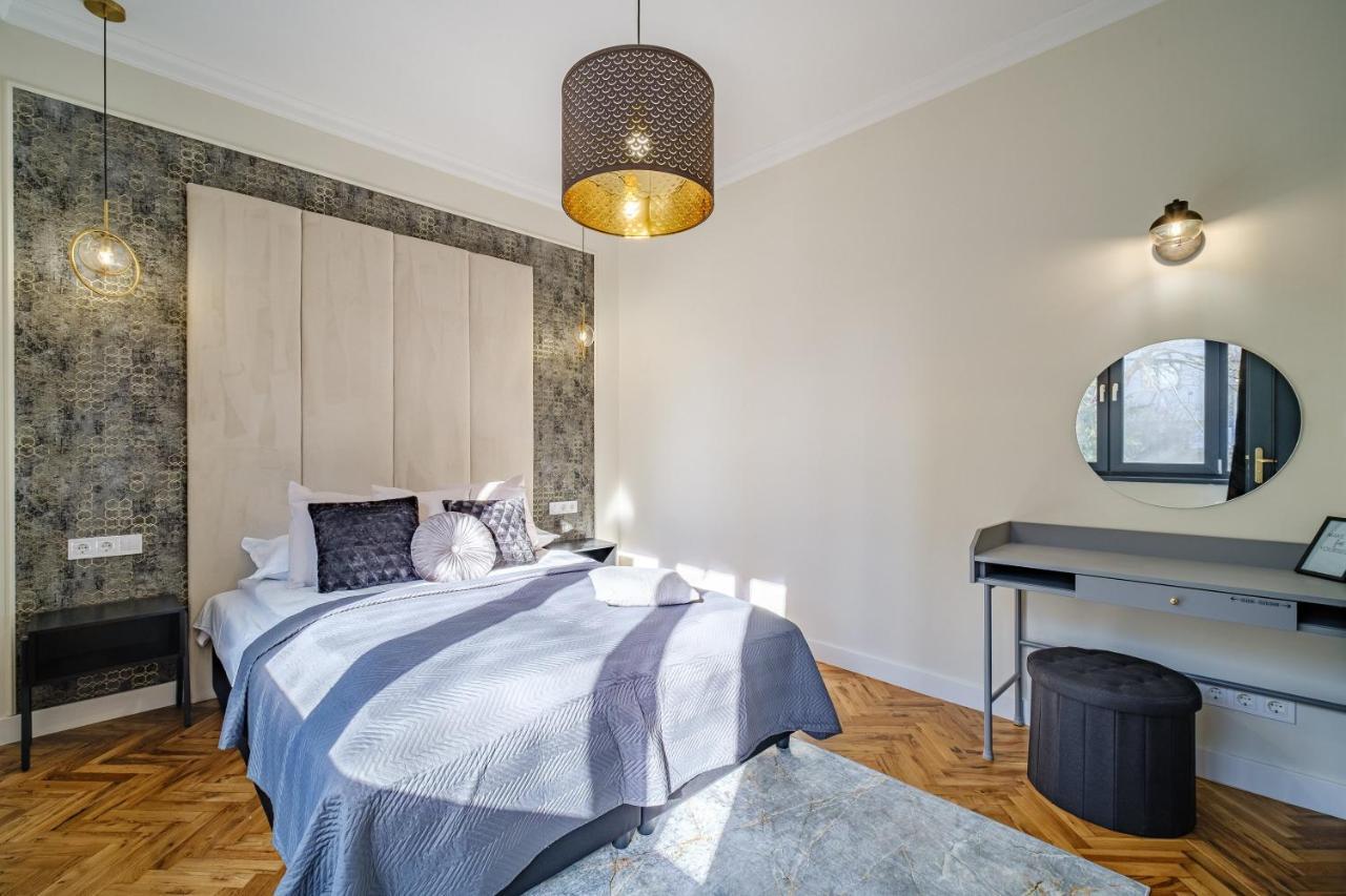 Golden Black Burgas Exterior photo