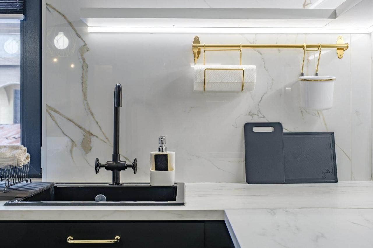 Golden Black Burgas Exterior photo