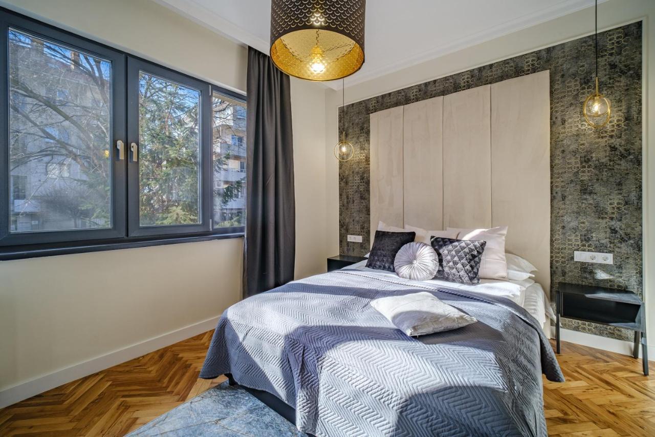 Golden Black Burgas Exterior photo